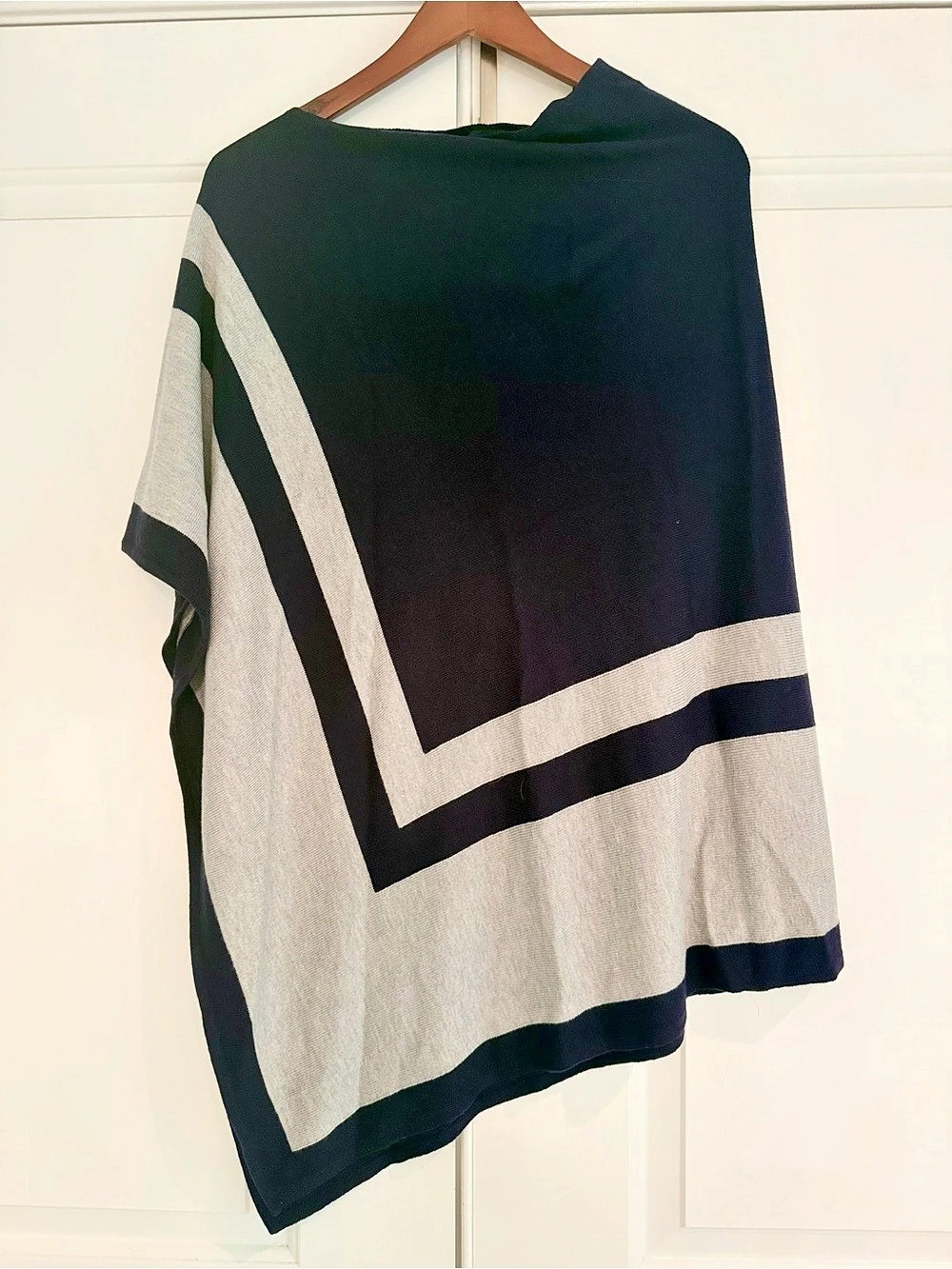 Ann Taylor Striped Colorblock Poncho Sweater; Navy/ Light Gray in XS-S (NWT)
